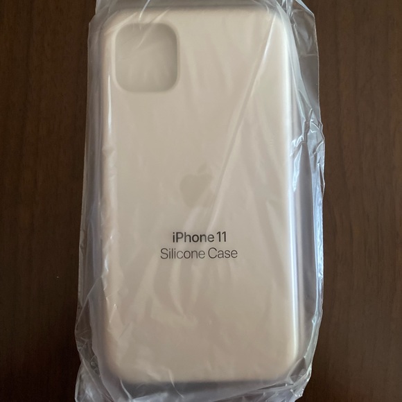 Apple soft silicone white case for iPhone 11 - Picture 2 of 3